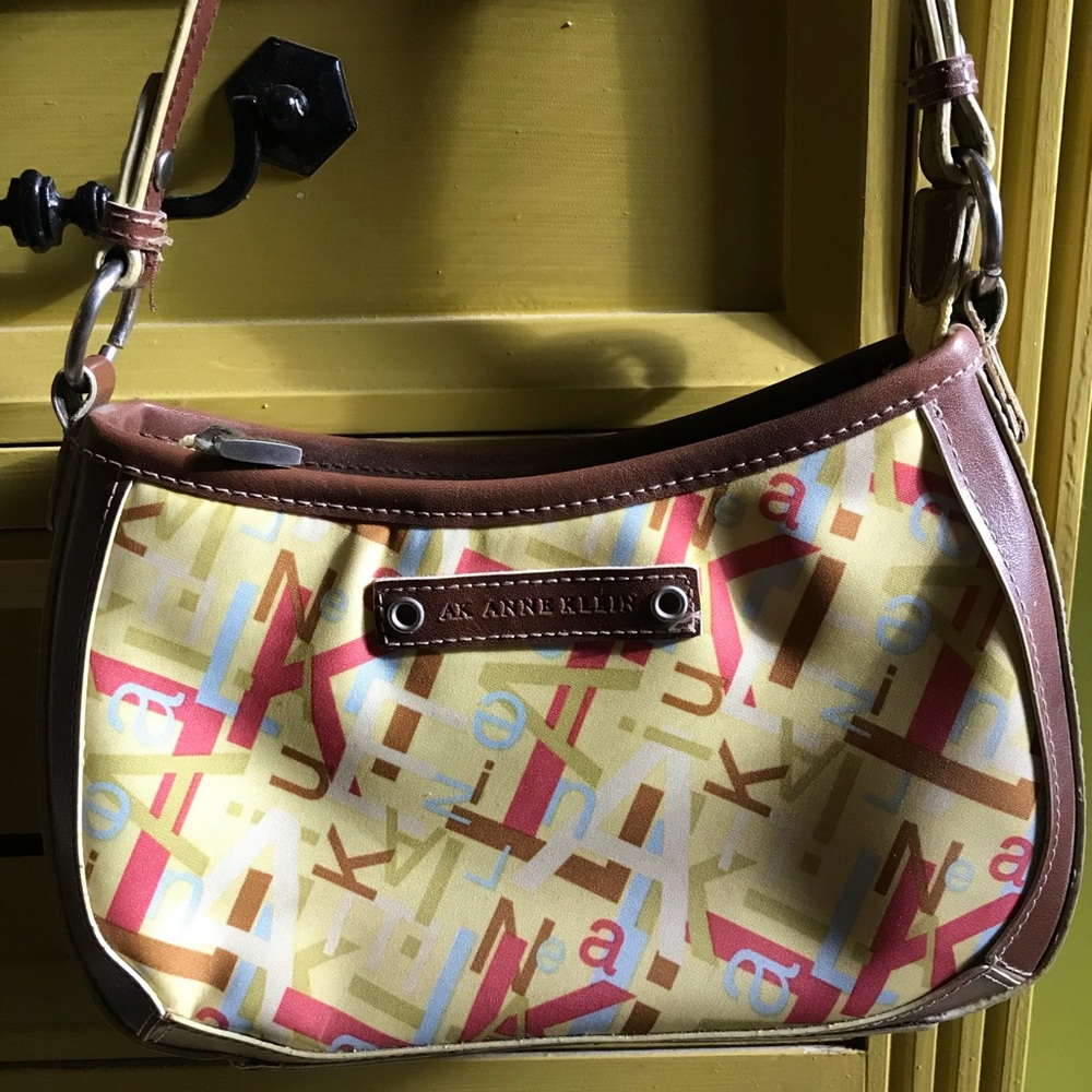 Pretty Anne Klein Purse 👛